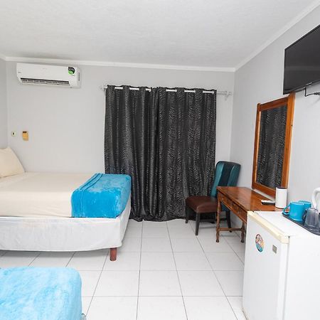 Hotel Caribic House à Montego Bay Extérieur photo
