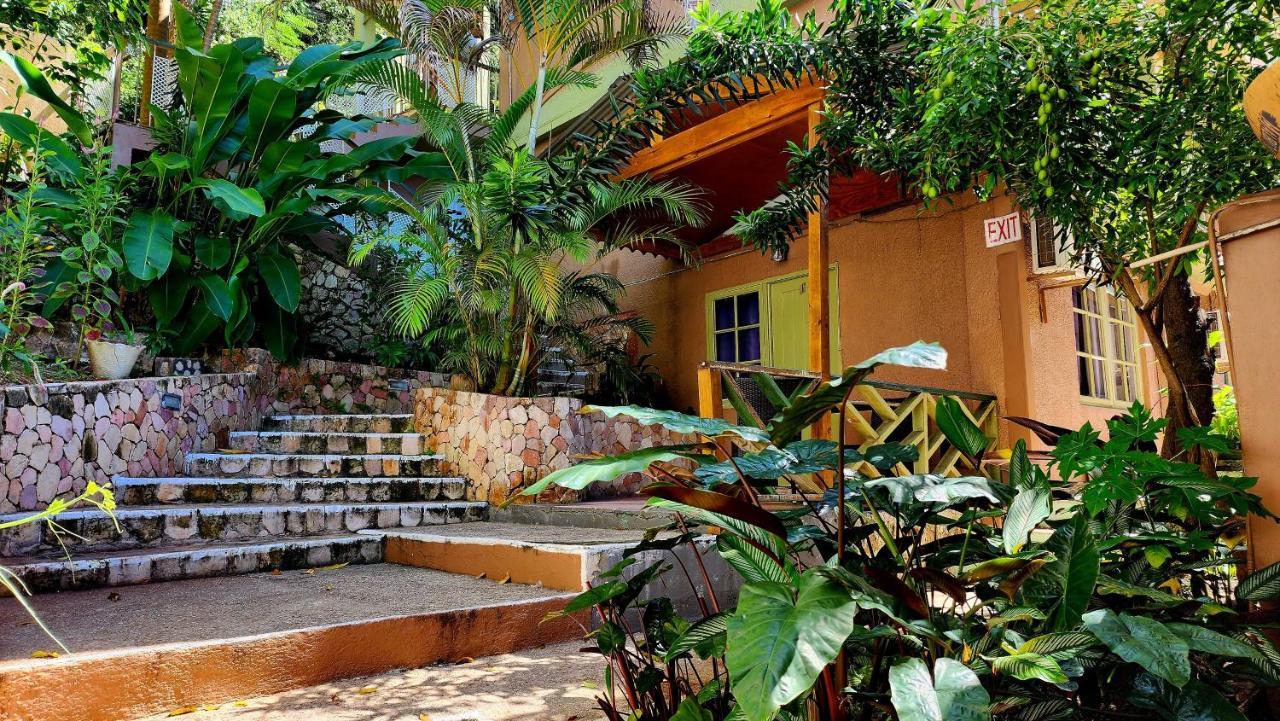 Hotel Caribic House à Montego Bay Extérieur photo