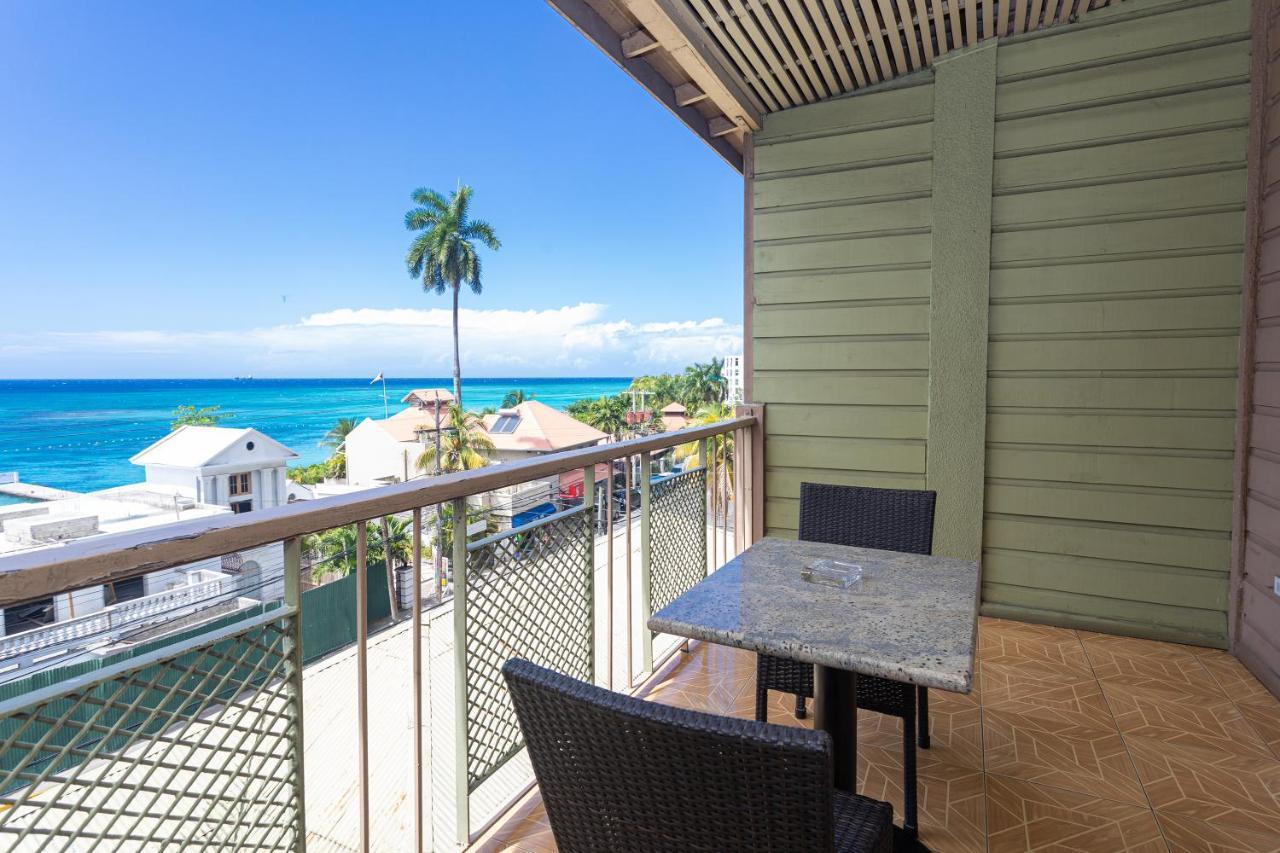 Hotel Caribic House à Montego Bay Extérieur photo