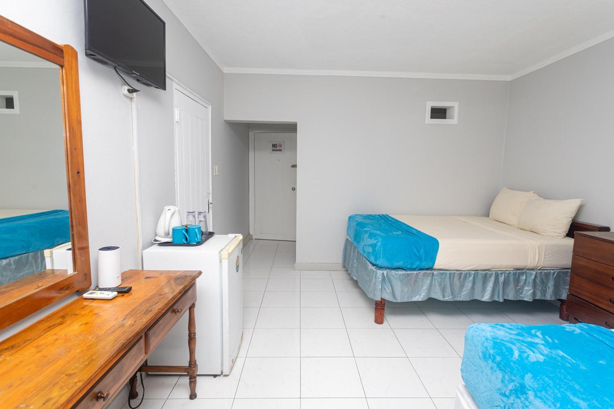 Hotel Caribic House à Montego Bay Extérieur photo