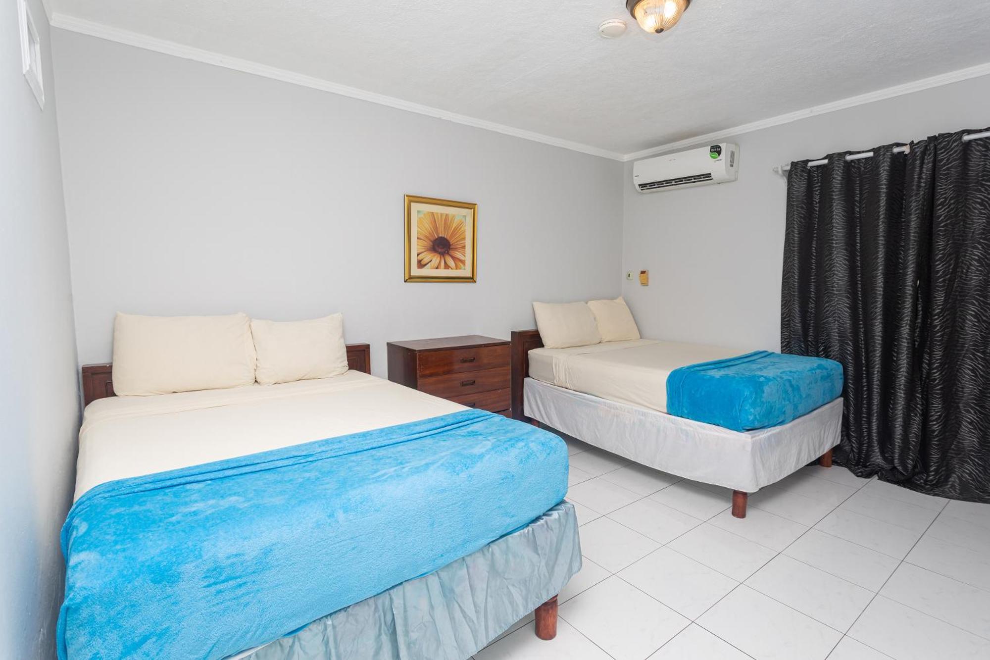Hotel Caribic House à Montego Bay Extérieur photo