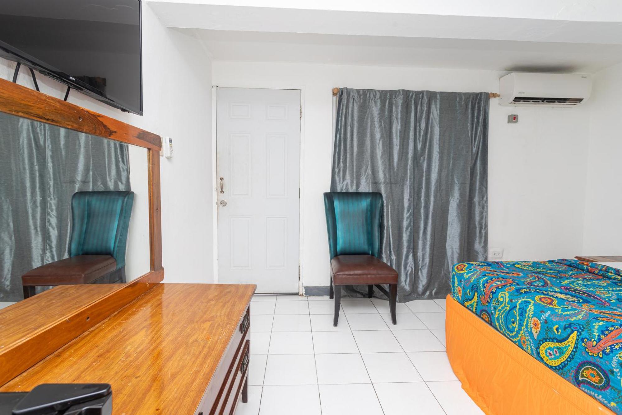 Hotel Caribic House à Montego Bay Extérieur photo