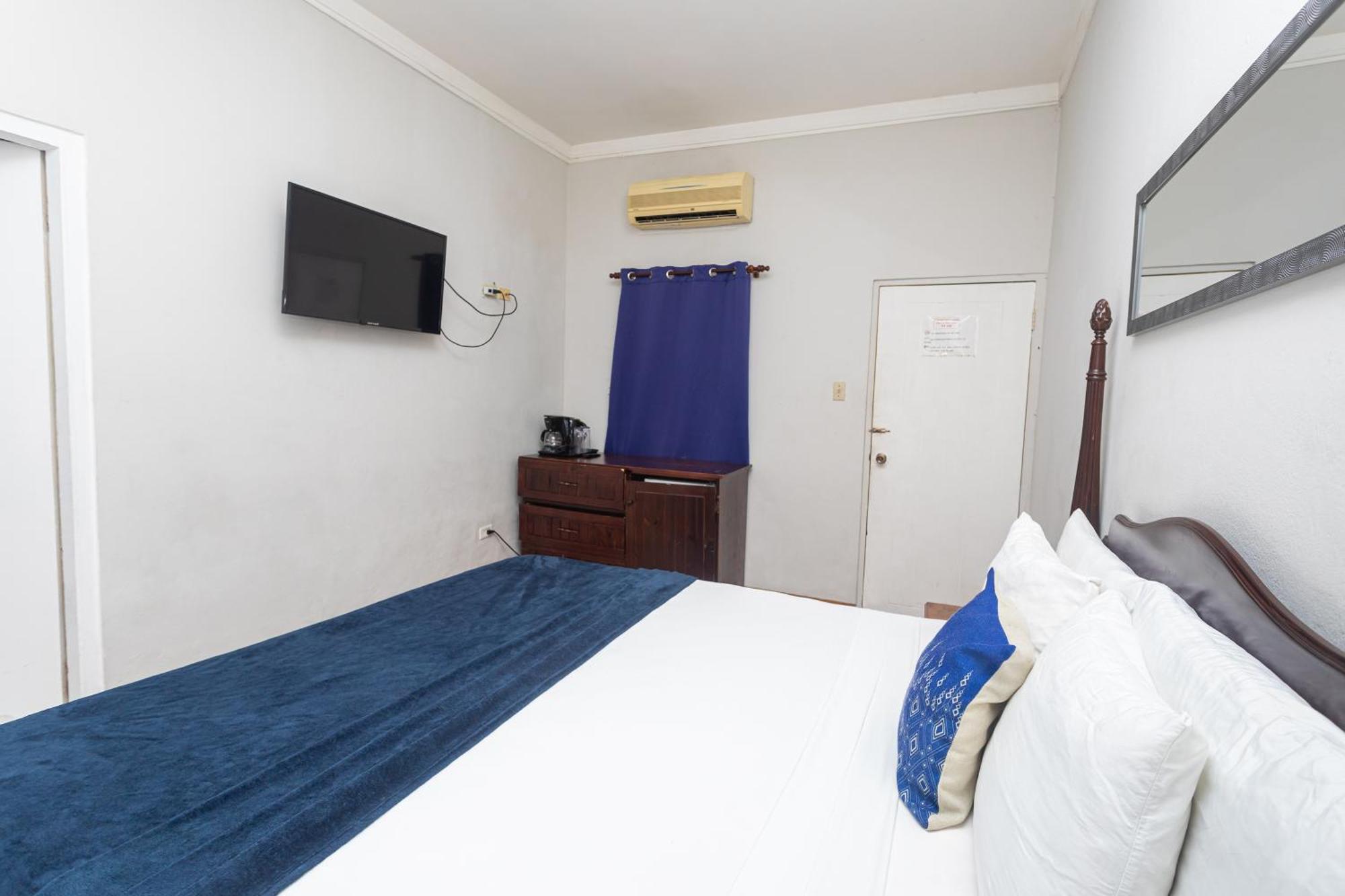 Hotel Caribic House à Montego Bay Extérieur photo