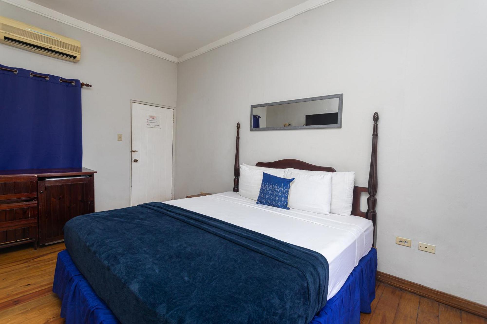 Hotel Caribic House à Montego Bay Extérieur photo
