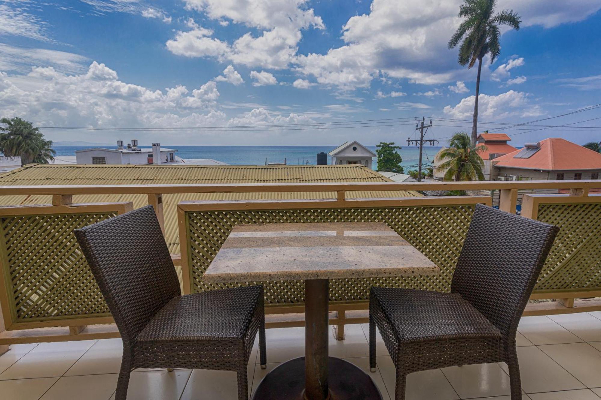Hotel Caribic House à Montego Bay Extérieur photo