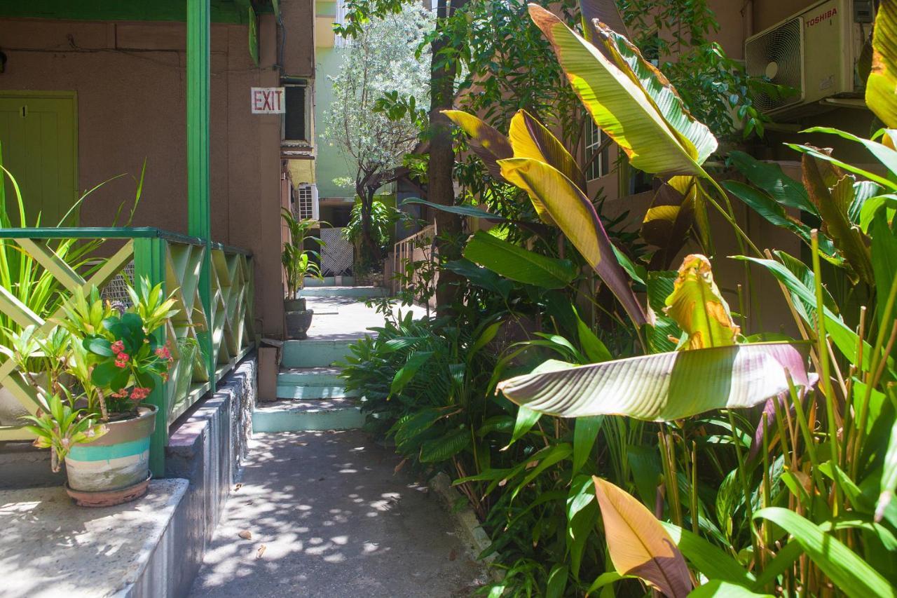 Hotel Caribic House à Montego Bay Extérieur photo