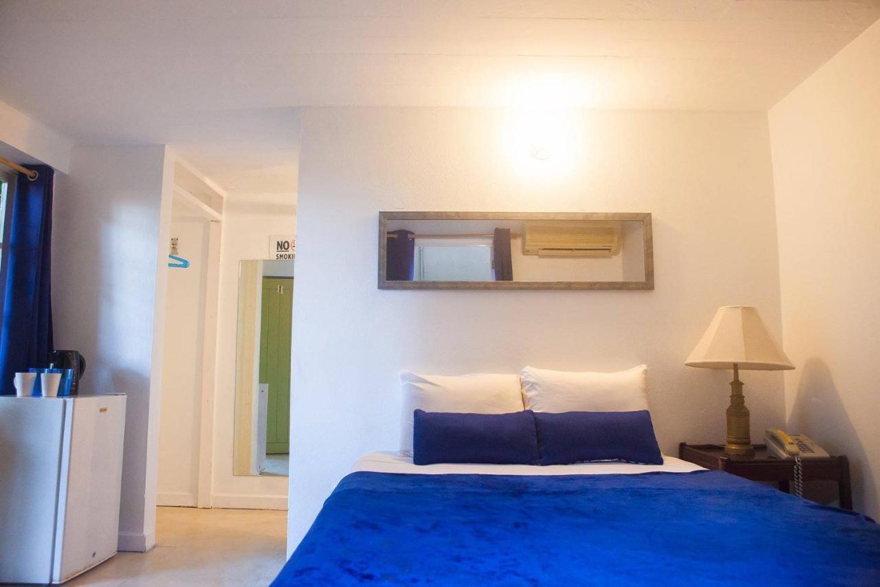 Hotel Caribic House à Montego Bay Extérieur photo