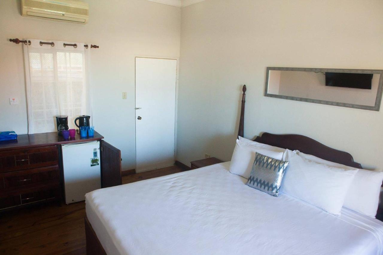 Hotel Caribic House à Montego Bay Extérieur photo