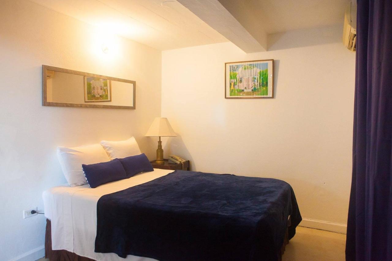 Hotel Caribic House à Montego Bay Extérieur photo