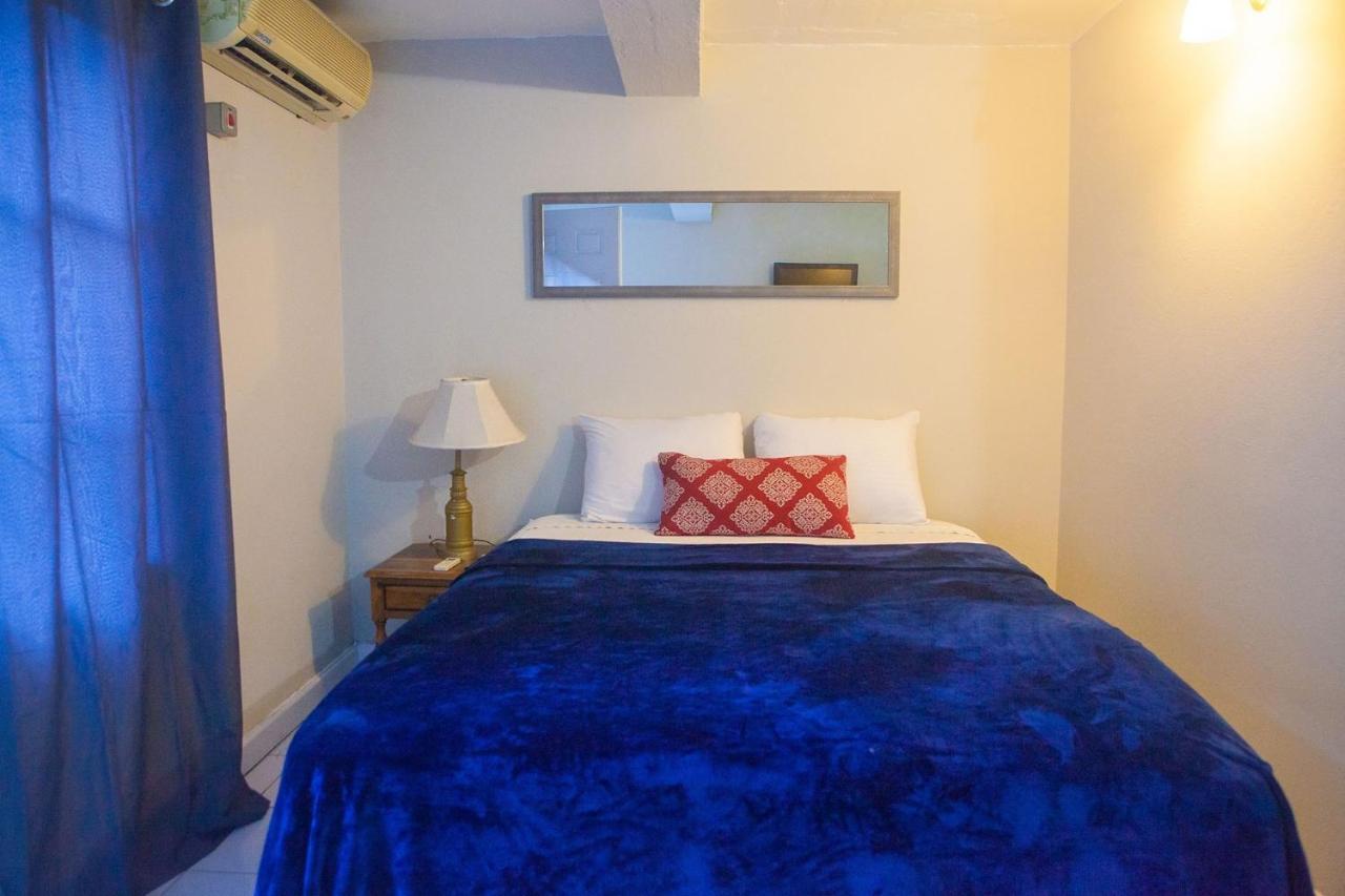 Hotel Caribic House à Montego Bay Extérieur photo